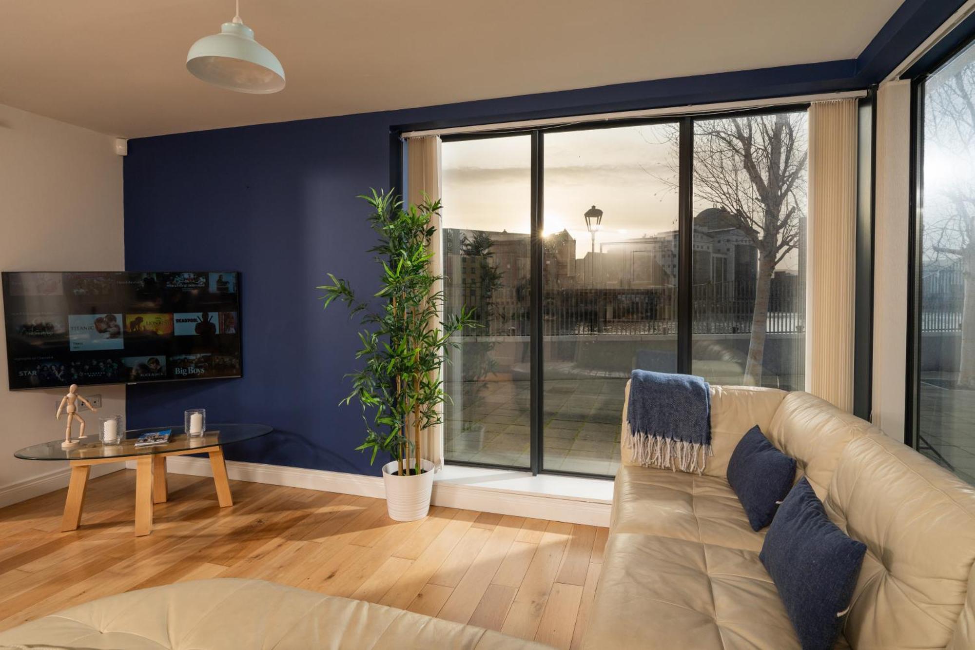 River Side Apartment, City Centre - Beautiful View And Free Parking! Belfast Exterior photo